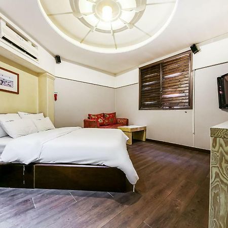 Hotel Rooky Tedzson Kültér fotó