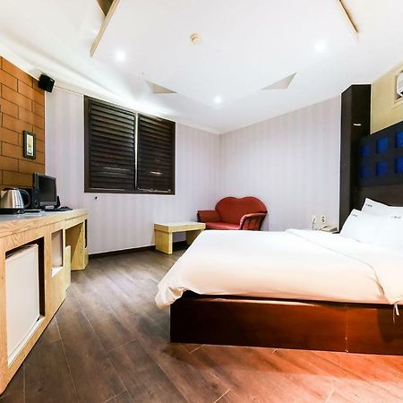 Hotel Rooky Tedzson Kültér fotó