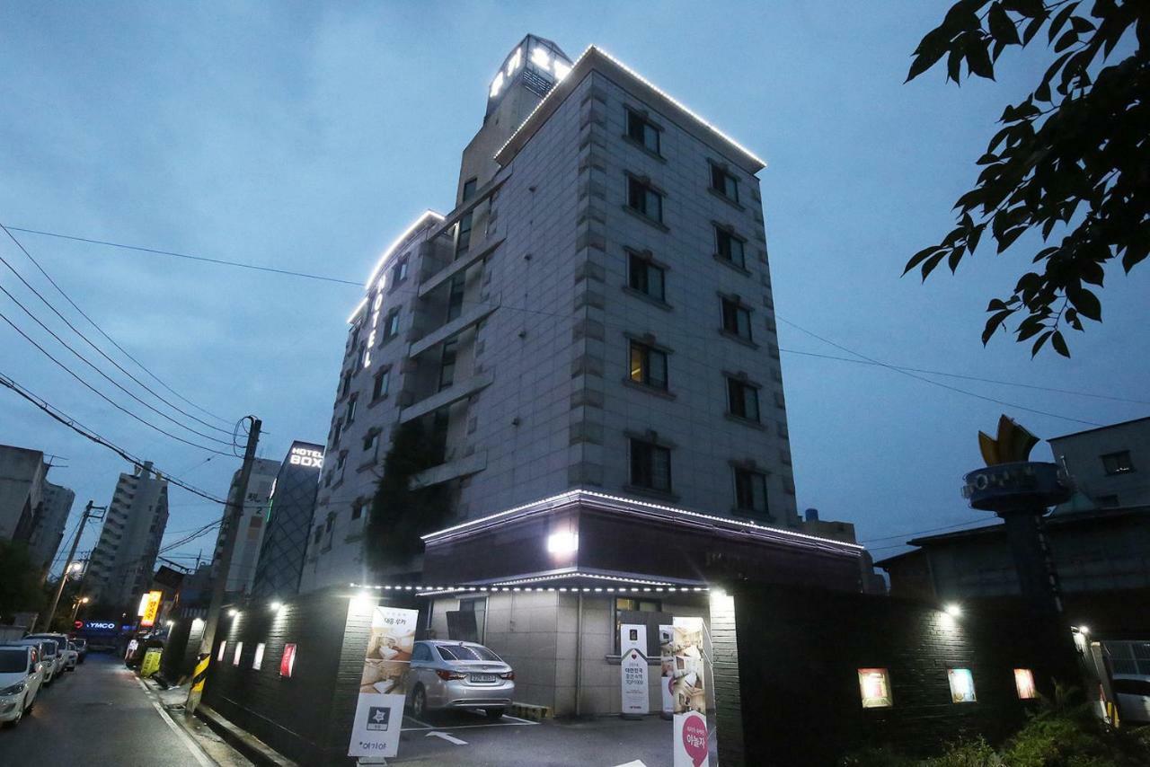 Hotel Rooky Tedzson Kültér fotó
