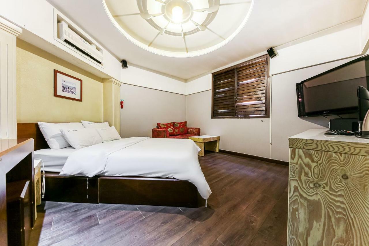 Hotel Rooky Tedzson Kültér fotó