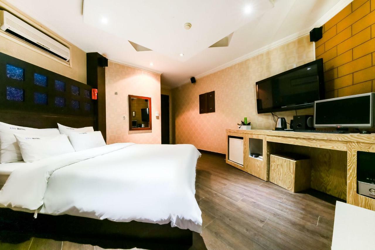 Hotel Rooky Tedzson Kültér fotó