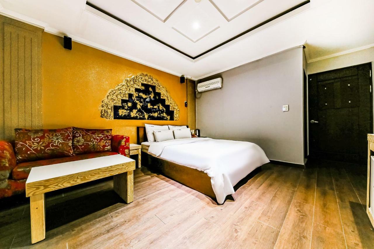 Hotel Rooky Tedzson Kültér fotó