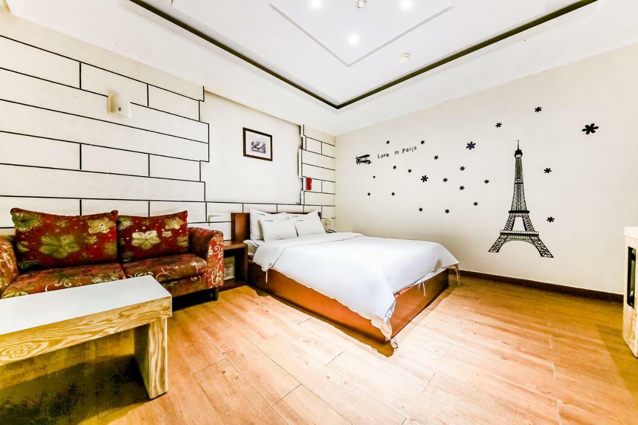 Hotel Rooky Tedzson Kültér fotó