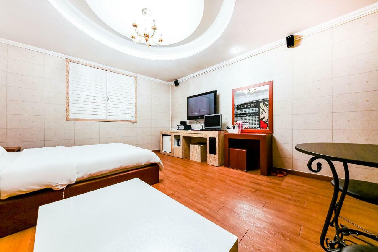 Hotel Rooky Tedzson Kültér fotó