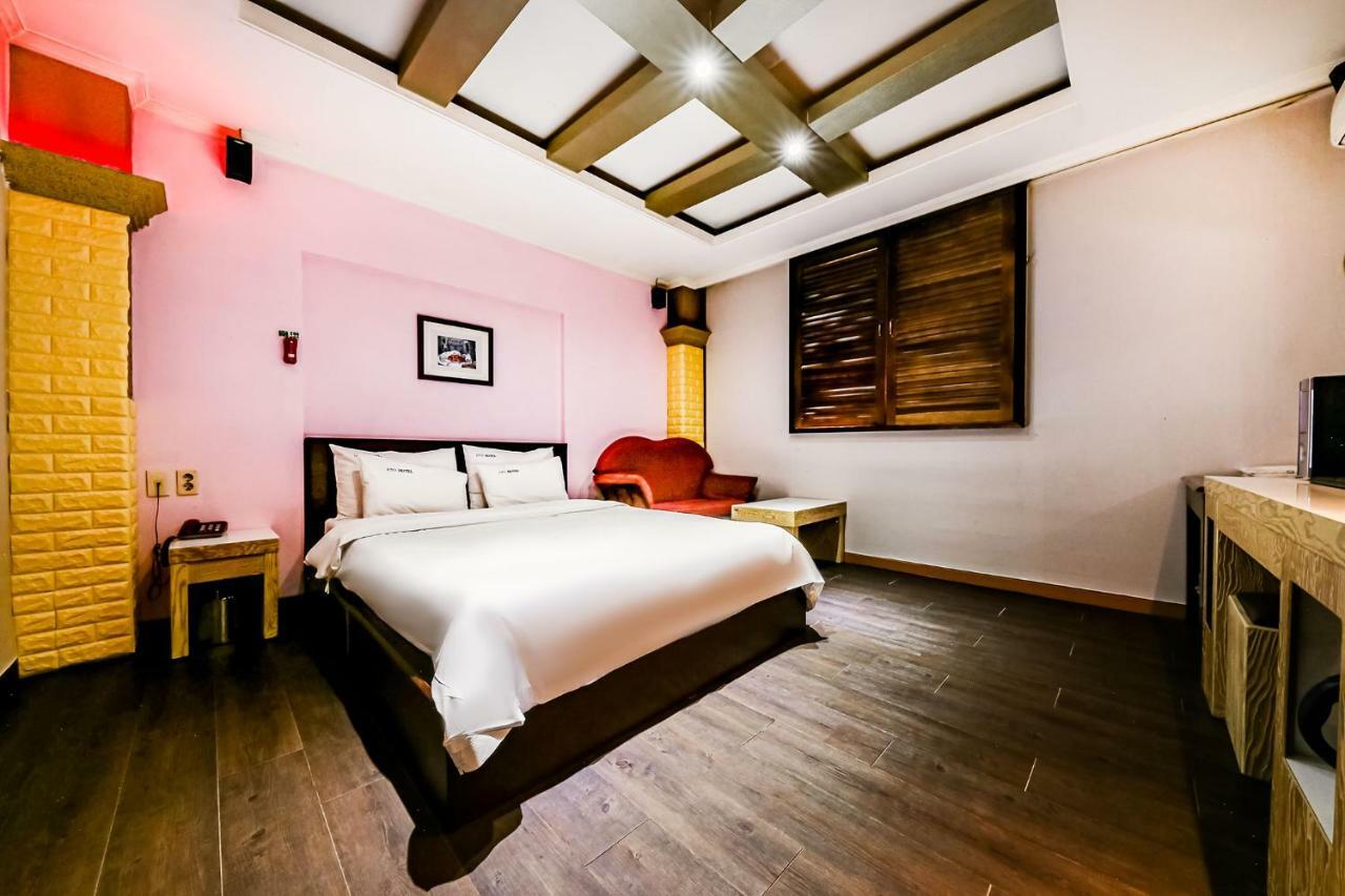 Hotel Rooky Tedzson Kültér fotó