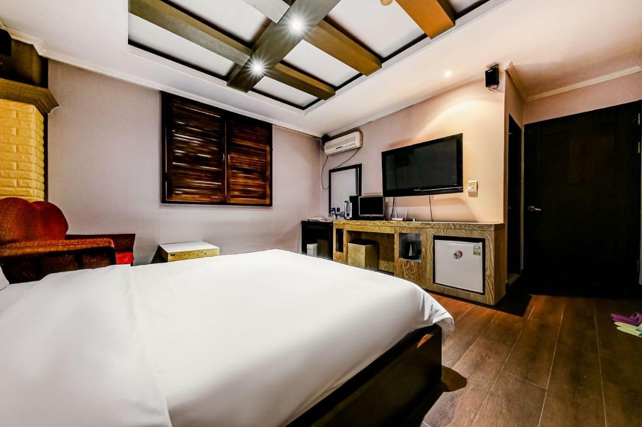 Hotel Rooky Tedzson Kültér fotó