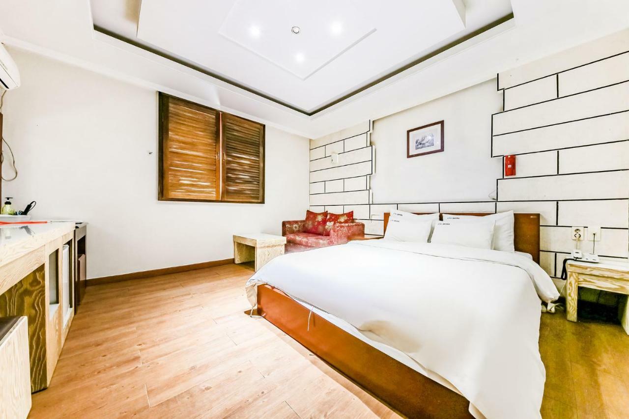 Hotel Rooky Tedzson Kültér fotó