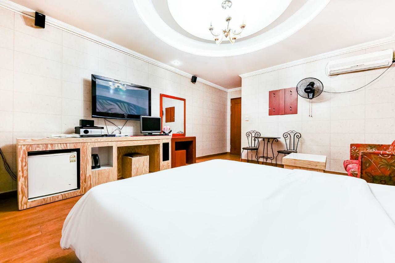 Hotel Rooky Tedzson Kültér fotó