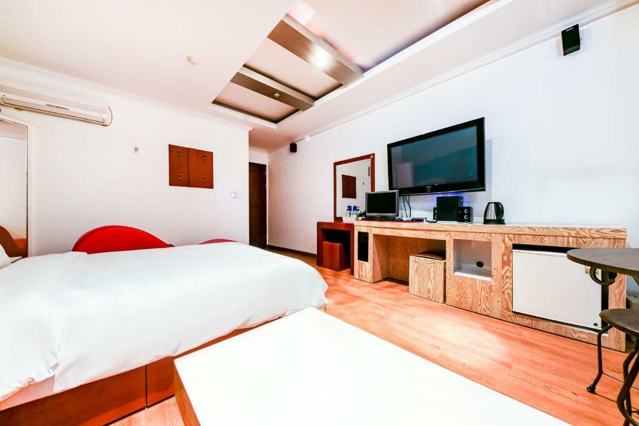 Hotel Rooky Tedzson Kültér fotó