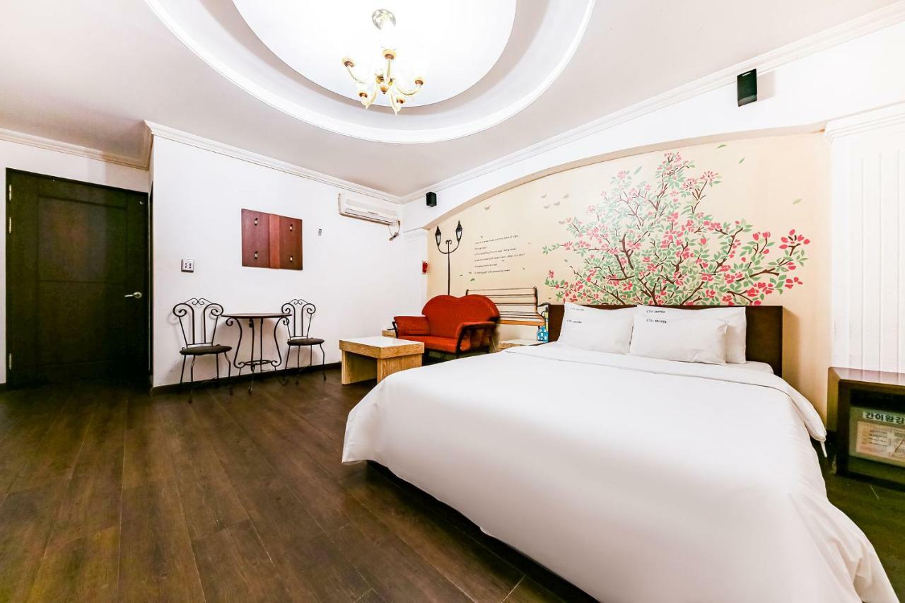 Hotel Rooky Tedzson Kültér fotó
