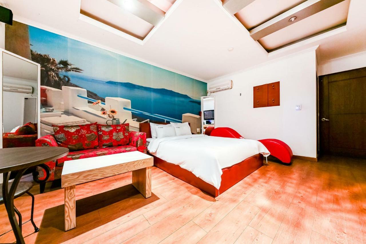 Hotel Rooky Tedzson Kültér fotó